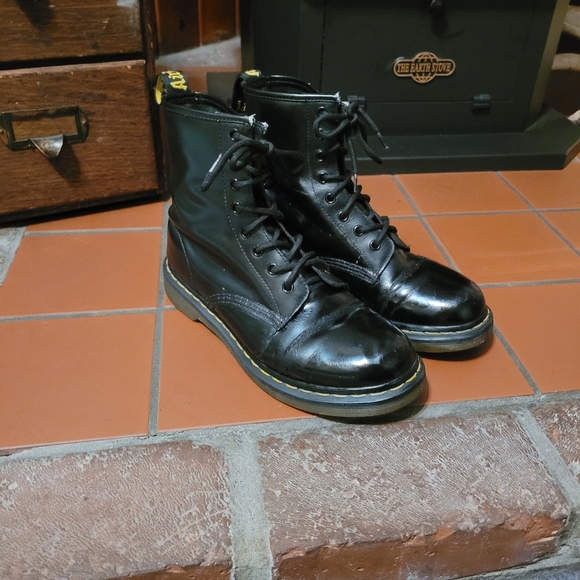 Dr. Martens 1460 WOMEN'S SMOOTH LEATHER LACE UP BOOTS - Picture 8 of 8